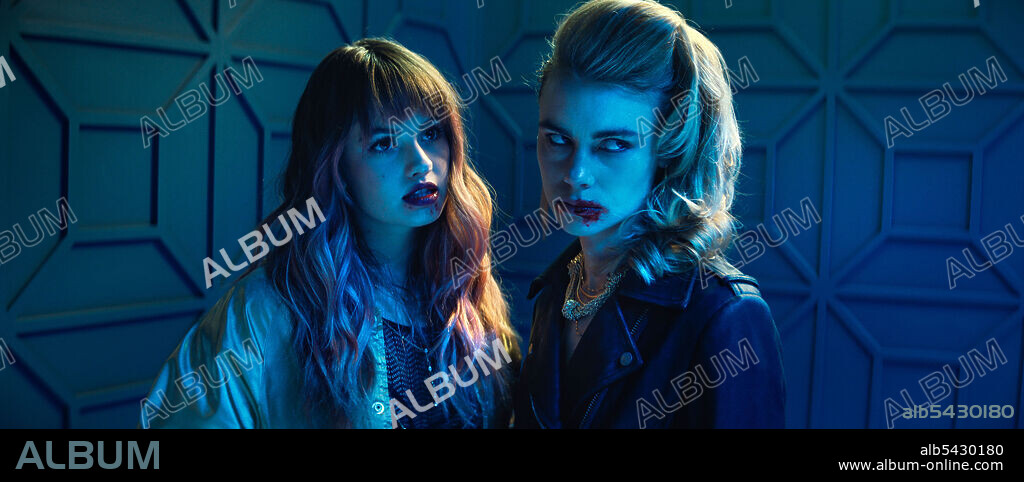 DEBBY RYAN and LUCY FRY in NIGHT TEETH, 2021, directed by ADAM RANDALL. Copyright 42 / Unique Features.