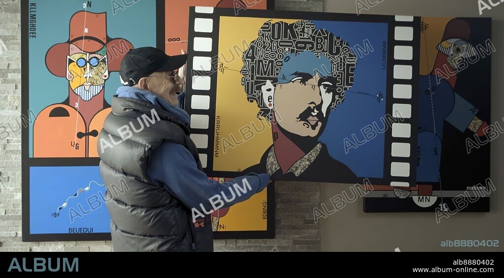 OSWALD AULESTIA BACH en OSWALD: EL FALSIFICADOR, 2022, dirigida por KIKE MAILLO. Copyright FILMIN.