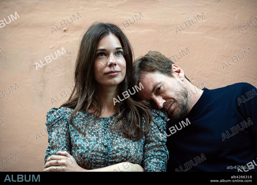 GUILLERMO PFENING y LAIA COSTA en FOODIE LOVE, dirigida por ISABEL COIXET. Copyright HBO España / Miss Wasabi / SALA COIXET, ZOE.