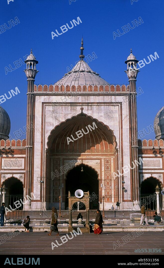 Delhi’s great Masjid-i Jahan-Numa, commonly known as the Jama Masjid or Friday Mosque is the largest in the country, with a courtyard capable of holding 25,000 worshippers. It was built in 1644, the last in a series of magnificent architectural achievements by Shah Jahan, the Moghul emperor who also built the Taj Mahal and the Red Fort. The elaborately decorated mosque has three great gateways, four towers and two 40m (131ft) high minarets constructed of alternating bands of red sandstone and white marble. Non-Muslims are welcome to visit the mosque but preferably not during prayer times; revealing clothing is not permitted within the precincts.