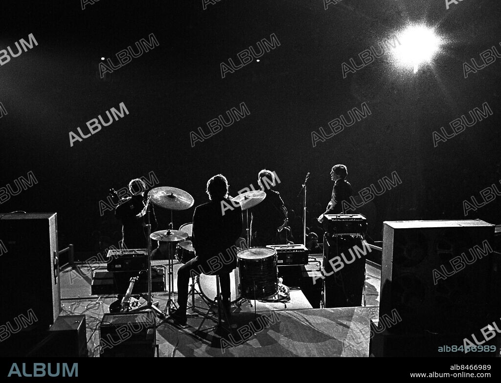 ARKIV 1964-07-28. Den brittiska popgruppen The Beatles med fr. v. John Lennon, Ringo Starr, George Harrison och Paul McCartney uppträder på Johanneshovs Isstadion i Stockholm 28:e juli 1964.. Foto: Jan Wirén / XP / TT / Kod: 48. **AFTONBLADET OUT**.