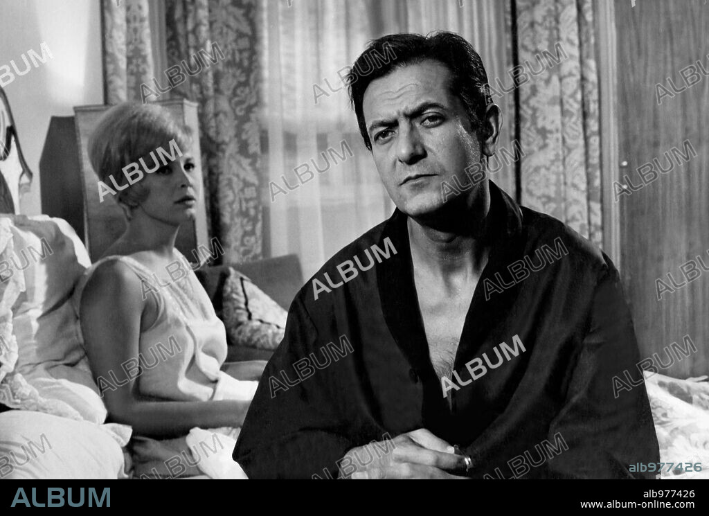 ALBERTO CLOSAS en MUERE UNA MUJER, 1965, dirigida por MARIO CAMUS.