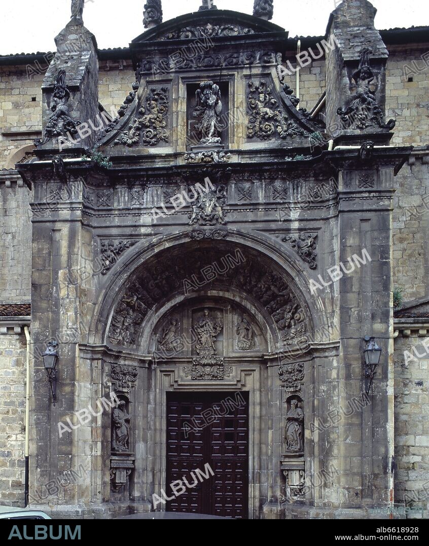 PORTADA BARROCA DE LA IGLESIA DE SAN MIGUEL DE OÑATE - SIGLO XVIII.