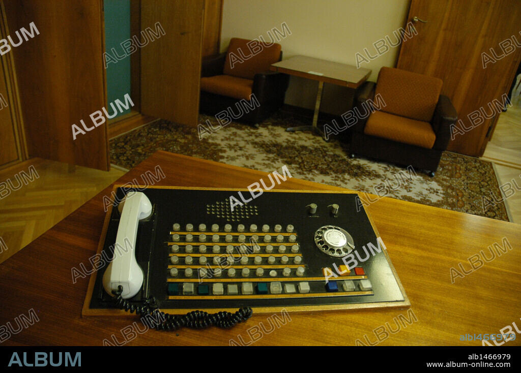 "STASI". Ministerio para la Seguridad del Estado existente durante la República Democrática Alemana (RDA). Controlaban y espiaban a la población. Convertido en el "Museo de la Stasi". Detalle de un despacho. S. XX. Berlín, Alemania.