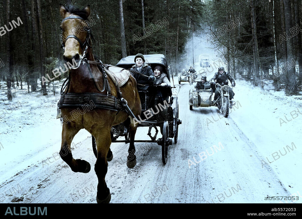 MARTIJN LAKEMEIER in WINTER IN WARTIME, 2008 (OORLOGSWINTER), directed by MARTIN KOOLHOVEN. Copyright Isabella Films B.V.