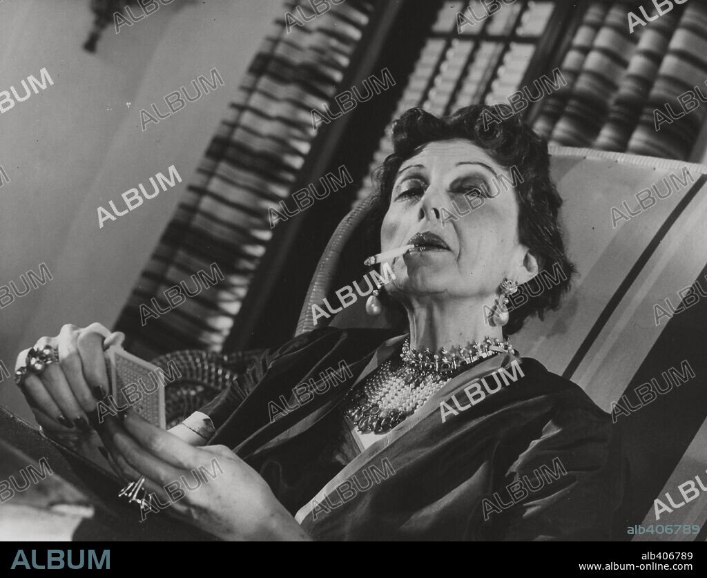 KATINA PAXINOU in MISTER ARKADIN, 1955 (MR. ARKADIN), directed by ORSON WELLES. Copyright MERCURY/CERVANTES FILMS/FILMORSA.