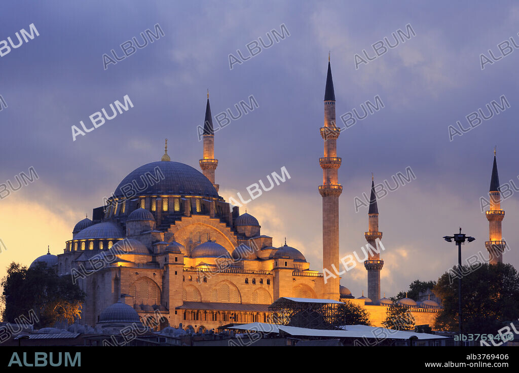 Suleymaniye Mosque, UNESCO World Heritage Site, Eminonuand Bazaar District, Istanbul, Turkey, Europe.