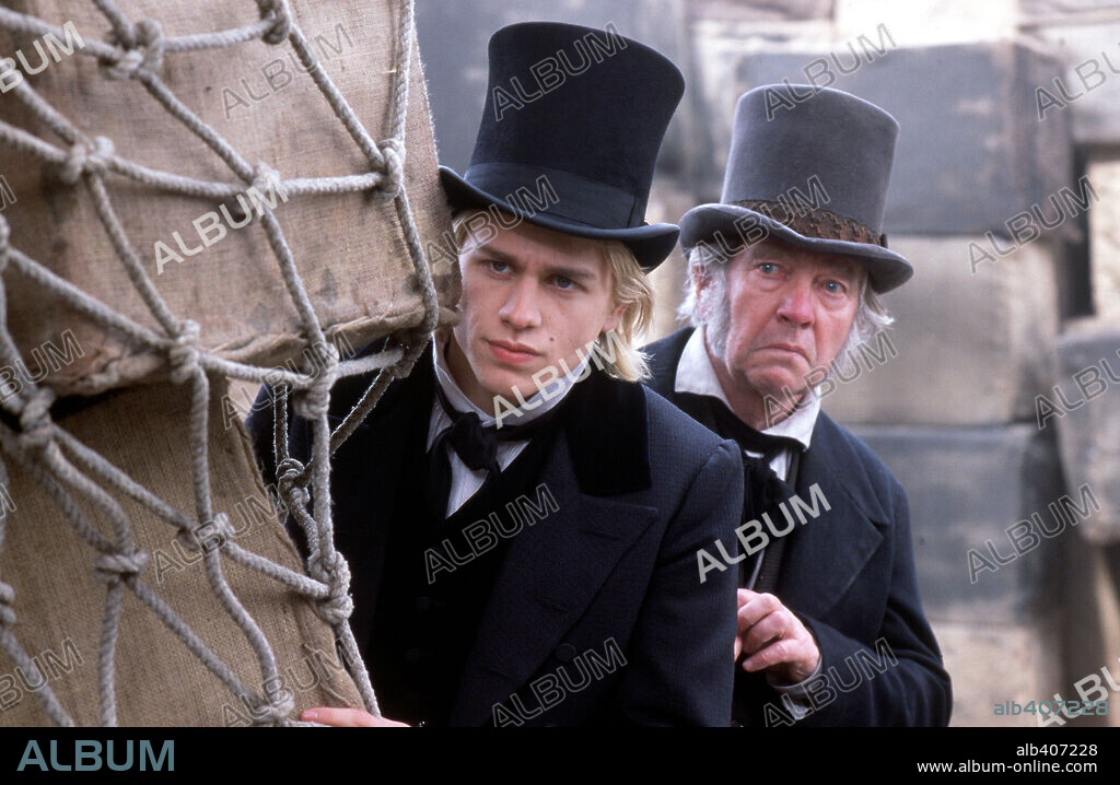 CHARLIE HUNNAM and TOM COURTENAY in NICHOLAS NICKLEBY, 2002, directed by DOUGLAS MCGRATH. Copyright HART-SHARP ENTERTAINMENT/UNITED ARTISTS/POTBOILER PRODUCTION / MEIN, SIMON.