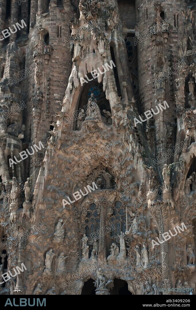 Antonio Gaudi / "Sagrada familia, fachada del nacimiento (detalle)", (1882-), Arquitectura.