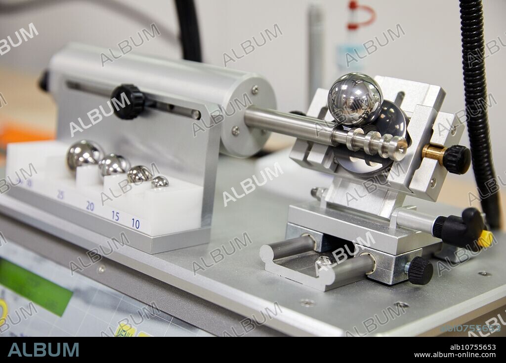 Tribometer, Calotester, Instrument for measuring thickness of thin hard coatings rapidly, Laboratory surfaces.