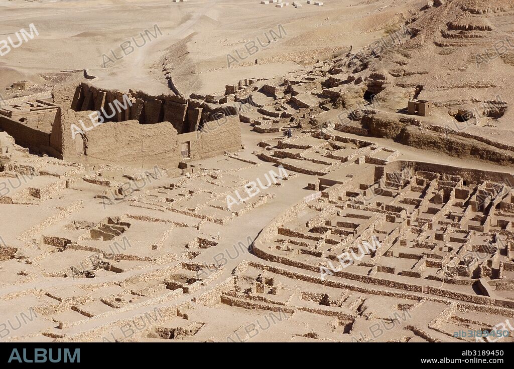 Egipto. Valle de los Reyes. Deir el-Medina, poblado egipcio fundado por Tutmosis I, faraón de la dinastía XVIII.