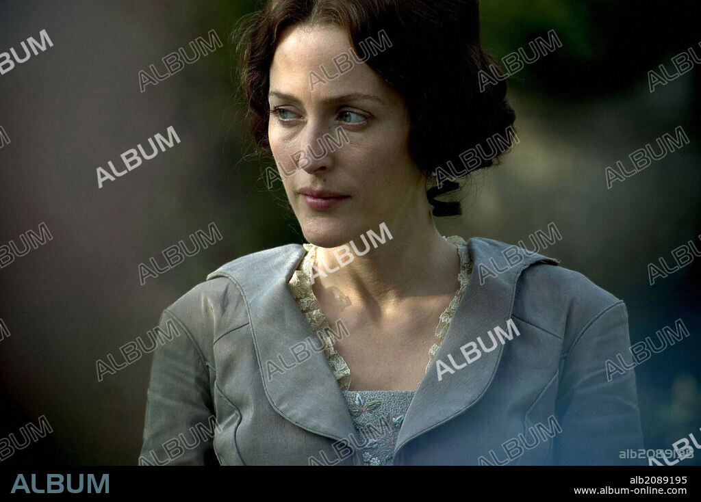 GILLIAN ANDERSON in BLEAK HOUSE, 2005, directed by JUSTIN CHADWICK and SUSANNA WHITE. Copyright BRITISH BROADCASTING CORPORATION (bbc).