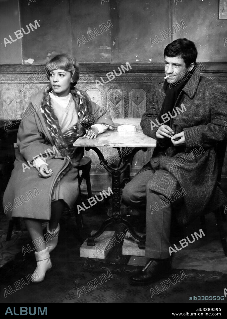 JEAN-PAUL BELMONDO and JEANNE MOREAU in MODERATO CANTABILE, 1960, directed by PETER BROOK. Copyright DOCUMENTO FILM/IENA PRODUCTIONS.
