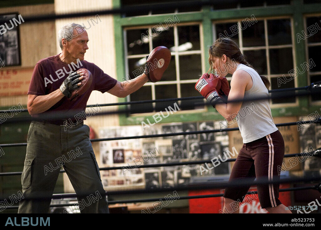 CLINT EASTWOOD und HILARY SWANK in MILLION DOLLAR BABY, 2004, unter der Regie von CLINT EASTWOOD. Copyright WARNER BROS. / WALLACE, MERIE W.