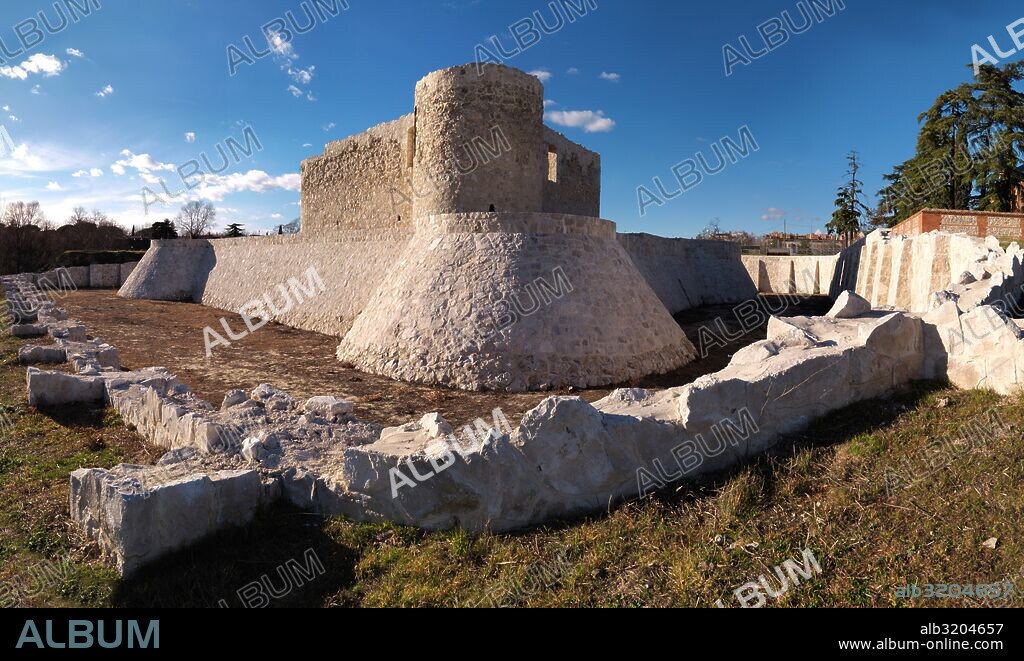 CASTILLO DE LA ALAMEDA. EN LA ALAMEDA DE OSUNA/BARAJAS (S.XV)  .MADRID, ESPAÑA.