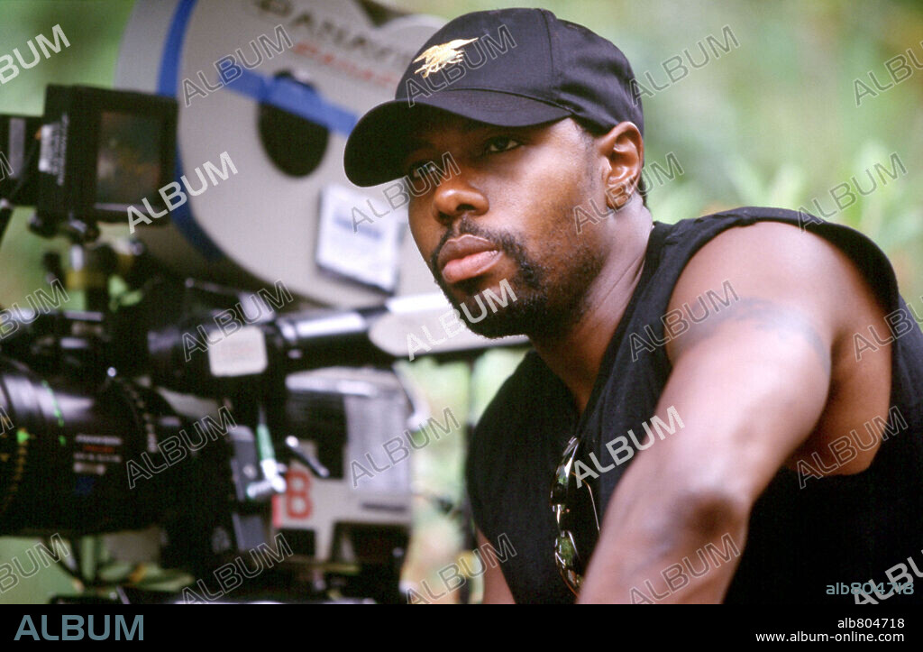 ANTOINE FUQUA en LÁGRIMAS DEL SOL, 2003 (TEARS OF THE SUN), dirigida por ANTOINE FUQUA. Copyright COLUMBIA PICTURES / MASI, FRANK.