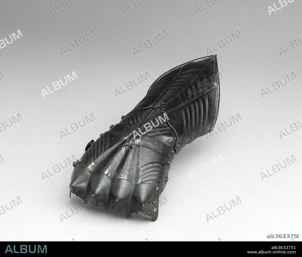 German Gothic Gauntlet for the Left Hand. Culture: South German or Austrian. Dimensions: L. 10 3/4 in. (27.31 cm); Wt. 11 oz. (300 g). Date: ca. 1480.
The diagonal flutes and the pierced and cusped edges of the plates are characteristic of German armor of the late fifteenth century and what is called the Gothic style of decoration.