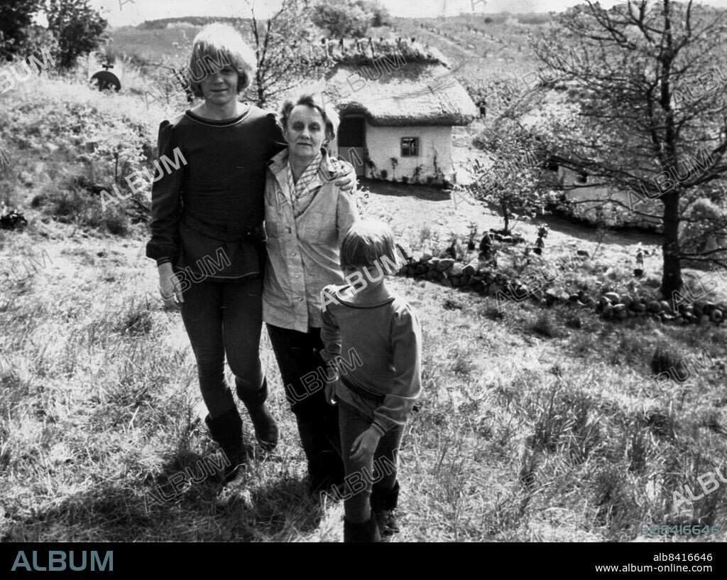 ARKIV -1976 . Inspelnigen av "Bröderna Lejonhjärta", med Staffan Götestam som Jonatan och Lars Söderdahl som Skorpan tillsammans med Astrid Lindgren. Foto: Ingvar Andersson Kod: 3 . COPYRIGHT SCANPIX SWEDEN.