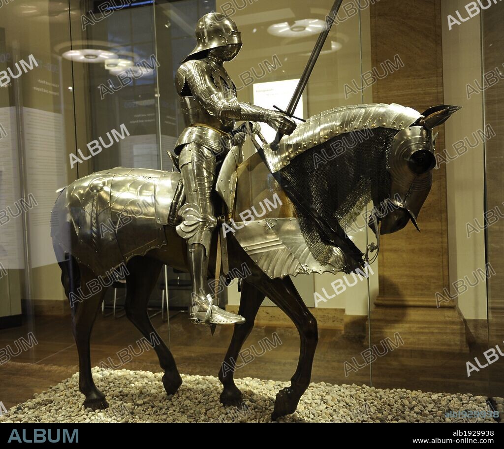 ARTE. EDAD MEDIA-EPOCA MODERNA. EUROPA. GOTICO. Armadura de caballero y caballo. Estilo gótico. Hierro. Landshut, 1470. Museo Histórico Alemán (Deutsches Historisches Museum). Berlín. Alemania. Europa.