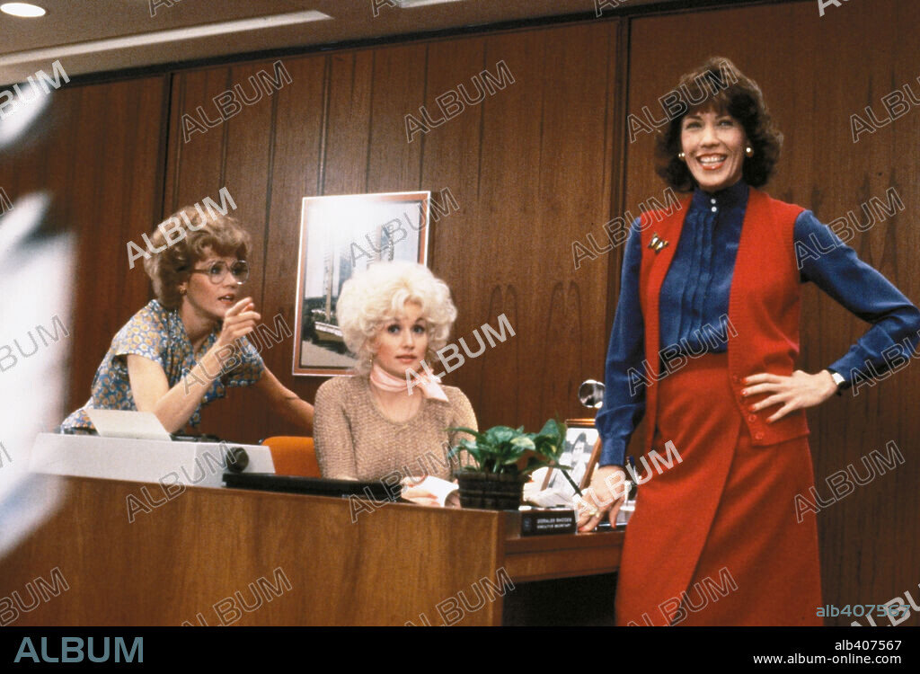 DOLLY PARTON, JANE FONDA and LILY TOMLIN in NINE TO FIVE, 1980, directed by COLIN HIGGINS. Copyright 20TH CENTURY FOX.