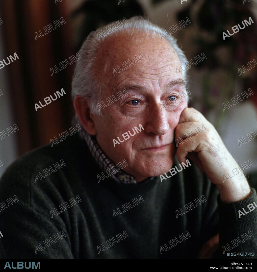 MINGOTE , ANTONIO. DIBUJANTE Y HUMORISTA ESPAÑOL . SITGES 1919 - 2012. FOTOGRAFIA DEL AÑO 1989.