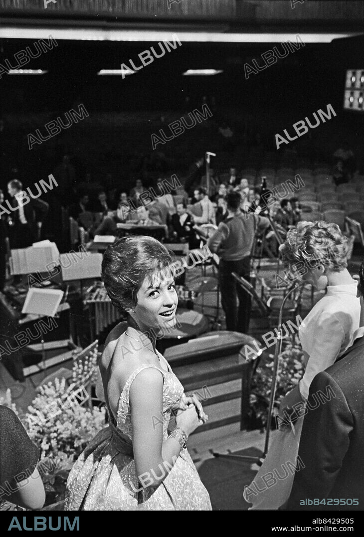 FRANKRIKE CANNES 1961-03-18.. Barbro Lill-Babs Svensson, sångerska, framträder i Cannes.. Foto: Ulf Stråhle / RiR / SVT / Kod: 5600. Reportage inför Melodifestivalen 1961 i Cannes där Lill-Babs sjöng det svenska bidraget.. RiR 15902 sv/v neg . Eurovisionsschlagerfestivalen ESC.
