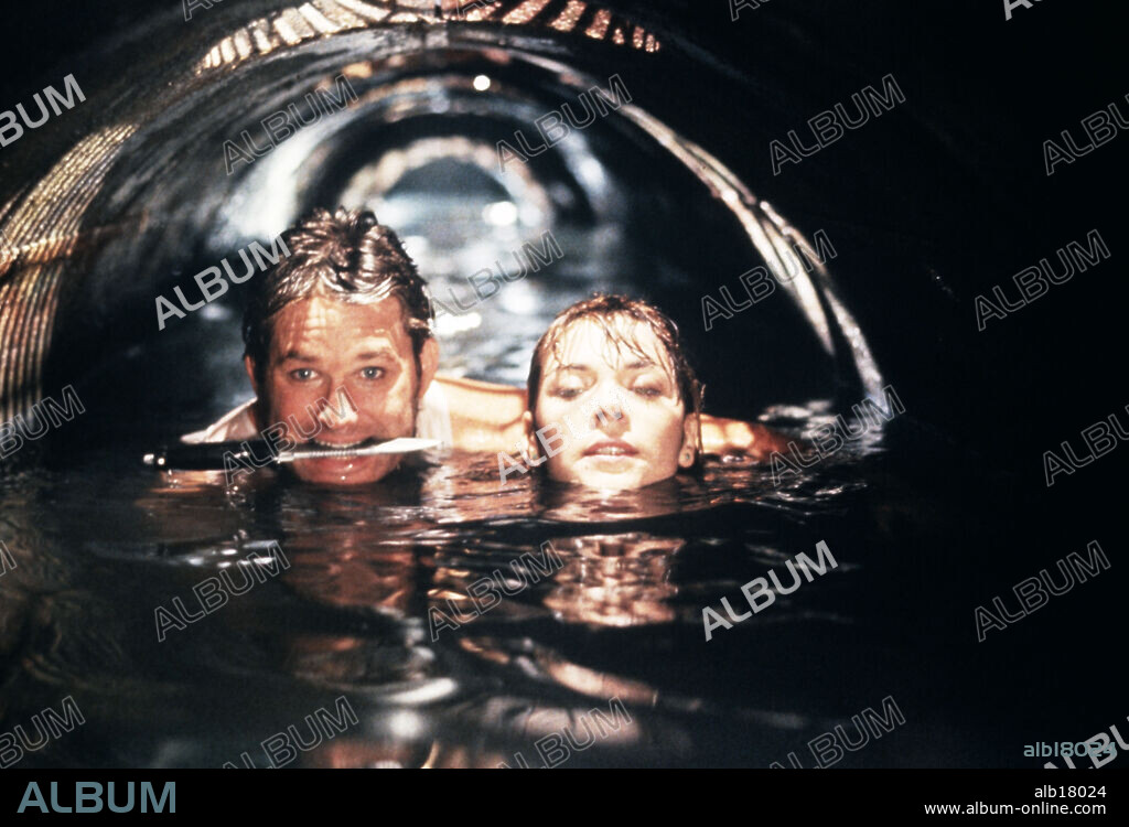 KIM CATTRALL and KURT RUSSELL in BIG TROUBLE IN LITTLE CHINA, 1986, directed by JOHN CARPENTER. Copyright 20TH CENTURY FOX.