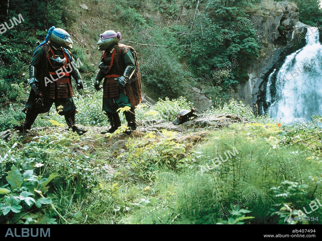 TORTUGAS NINJA III, 1993 (TEENAGE MUTANT NINJA TURTLES III), dirigida por STUART GILLARD.