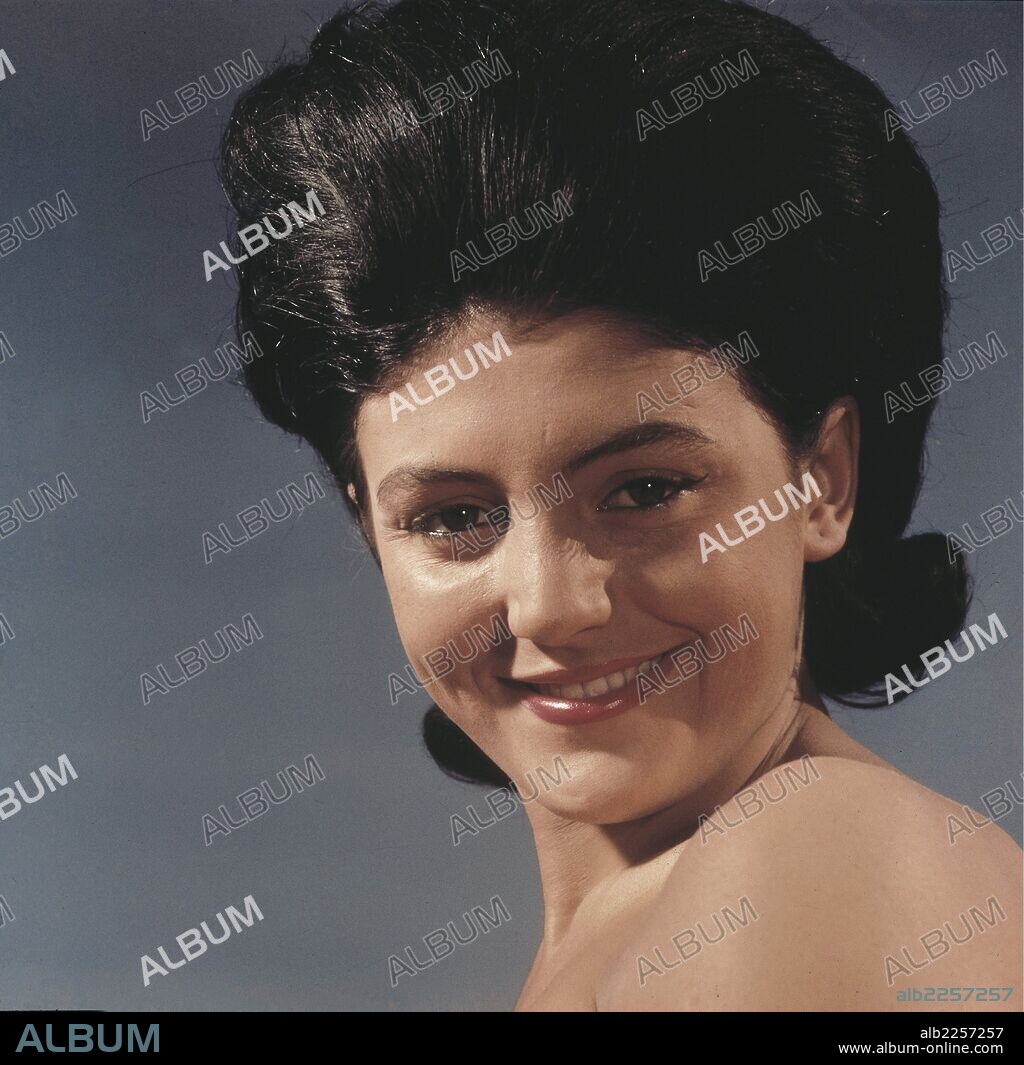 CARMEN CERVERA , LA BARONESA THYSSEN , DURANTE MISS ESPAÑA 1960.