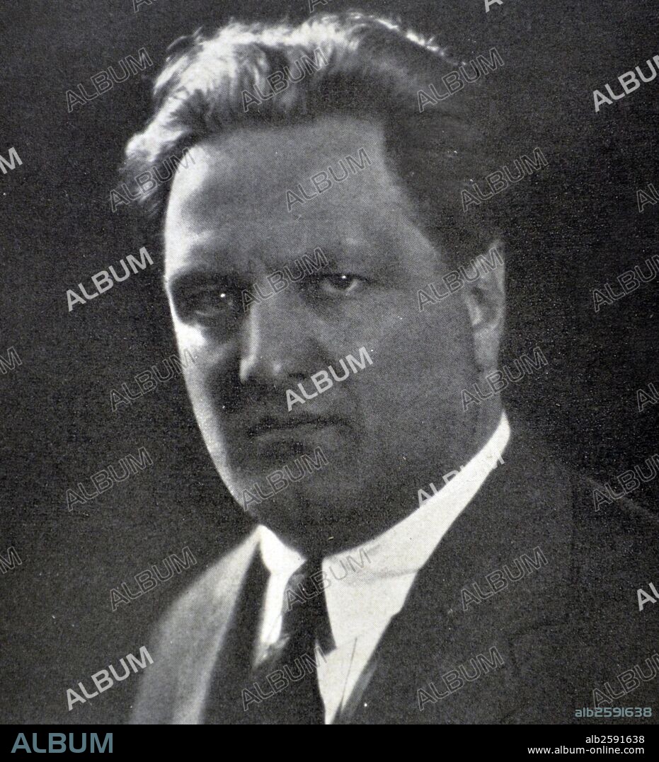 Alberto De Stefani's first Minister of Finance of the Ministry of National fervent supporter of a balanced budget by the Duce wanted as staples of the financial recovery..