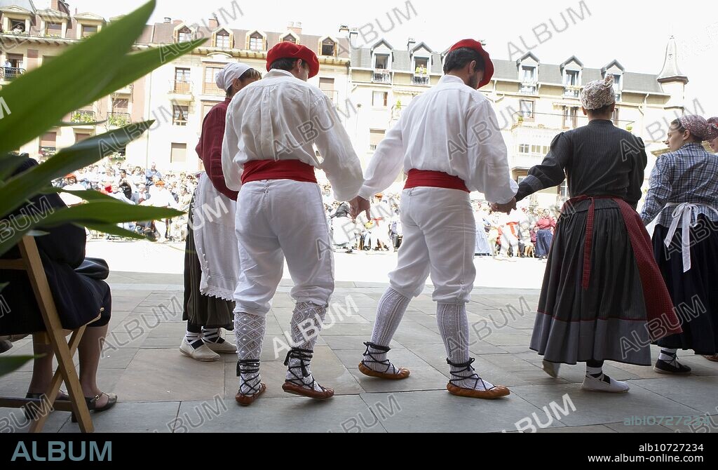 Dantzaris. Basque folklore. Traditional dance ´Espata Dantza´. Fiestas de la Cruz. Legazpi. Gipuzcoa. Basque Country. Spain.