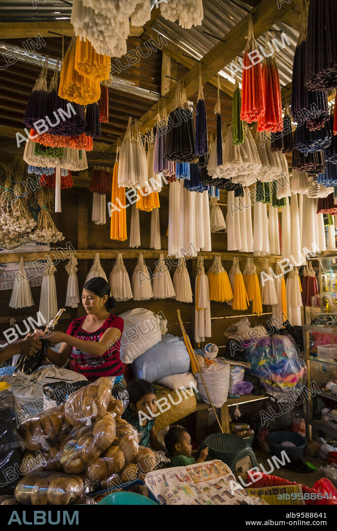 tienda de velas y ofrendas, Lancetillo, La Parroquia, zona Reyna, Quiche, Guatemala, Central America.