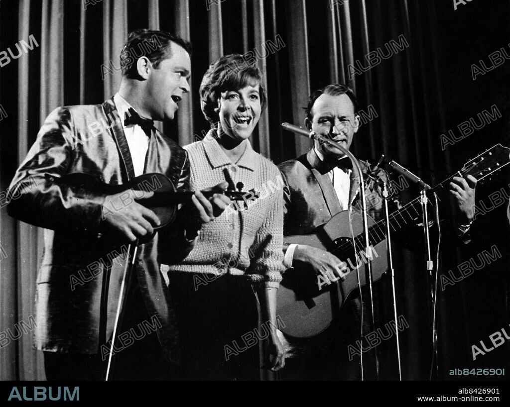 1959.. Den dansk-svenska jazz- och underhållningstrion Swe-Danes bestående av Svend Asmussen (violin), Alice Babs (sång) och Ulrik Neumann (gitarr). Foto: Skånereportage / IBL Bildbyrå / TT / Kod: 36100.
