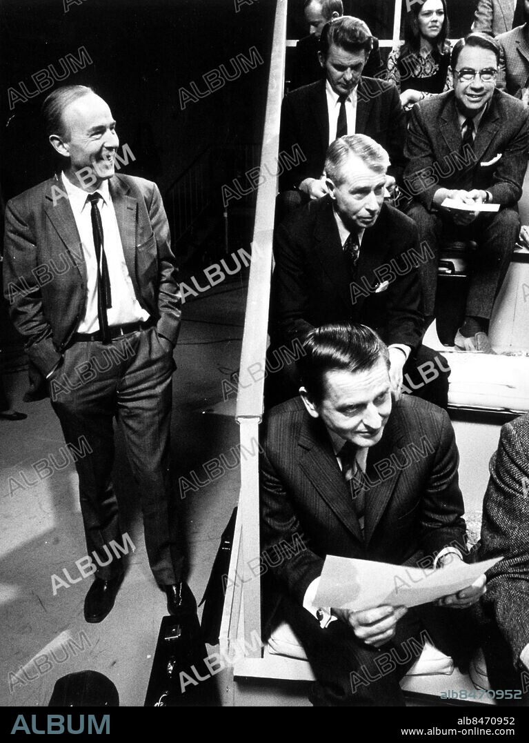 TV-sänd debatt om arbetslöshet 1977. C-H Hermansson stående sittande nerifrån Olof Palme Gösta Bohman Gunnar Helén och Torbjörn Fälldin. Hermansson C-H Carl-Henrik politiker (vpk) Situation 1971. (c) Sydsvenskan / IBL Bildbyrå.