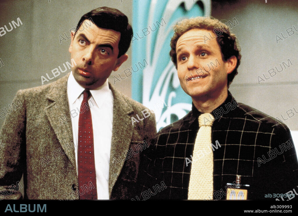 PETER MacNICOL and ROWAN ATKINSON in BEAN, 1997, directed by MEL SMITH. Copyright POLYGRAM.