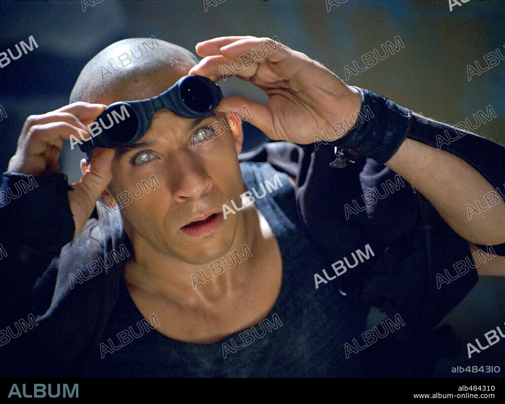 VIN DIESEL in THE CHRONICLES OF RIDDICK, 2004, directed by DAVID TWOHY. Copyright UNIVERSAL STUDIOS / PACIFIC TITLE DIGITAL.