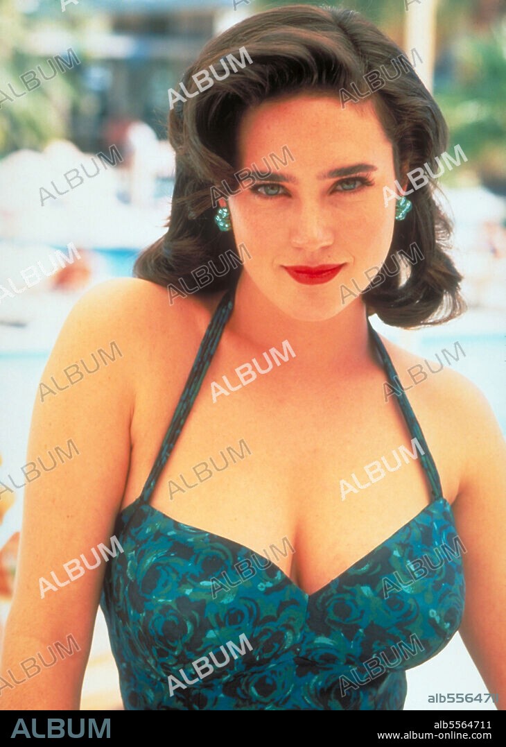 JENNIFER CONNELLY en MULHOLLAND FALLS. LA BRIGADA DEL SOMBRERO, 1996 (MULHOLLAND FALLS), dirigida por LEE THAMAHORI. Copyright Metro-Goldwyn-Mayer (MGM).