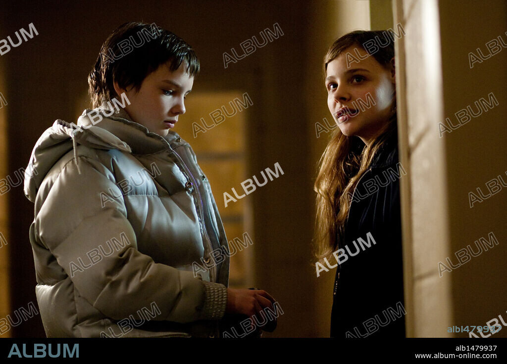 CHLOE GRACE MORETZ and KODI SMIT-MCPHEE in LET ME IN, 2010, directed by MATT REEVES. Copyright HAMMER FILM PRODUCTIONS / ADYANI, SAEED.