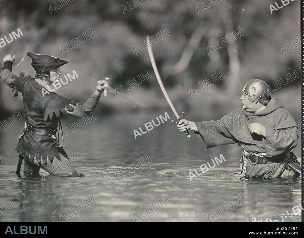 ERROL FLYNN en ROBIN DE LOS BOSQUES, 1938 (THE ADVENTURES OF ROBIN HOOD), dirigida por MICHAEL CURTIZ y WILLIAM KEIGHLEY. Copyright WARNER BROTHERS.
