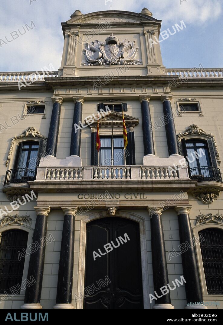 ARTE SIGLO XVIII. ESPAÑA. GOBIERNO CIVIL DE BARCELONA. Edificio neoclásico erigido entre 1790 y 1792 y con reminiscencias rococó. Conocido como "DUANA NOVA". BARCELONA. Cataluña. Fotografía del año 1993.