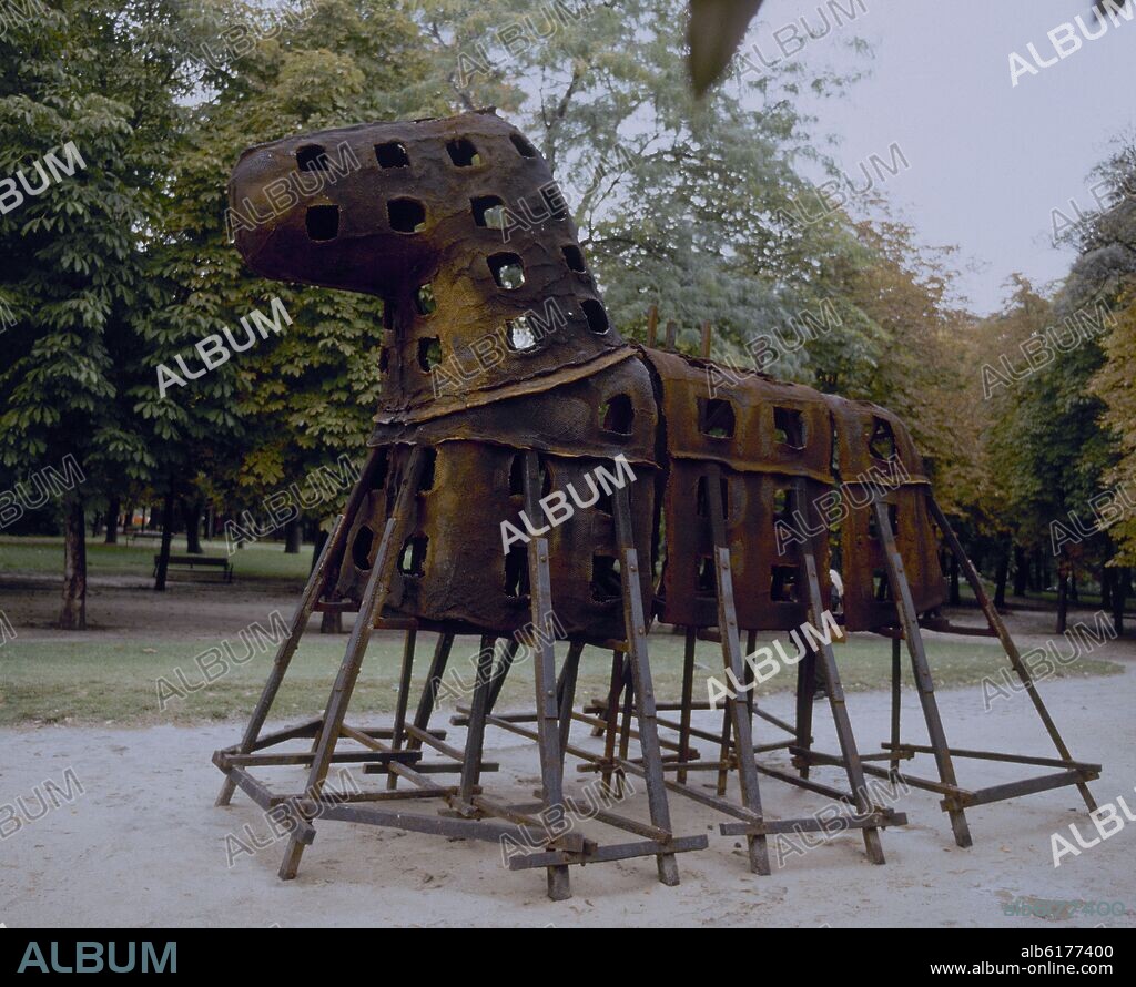 XAVIER MASCARO (1965-). CABALLO DE TROYA II - 2001 - EXPOSICION DE ESCULTURA ESPAÑOLA CONTEMPORANEA EN EL RETIRO.
