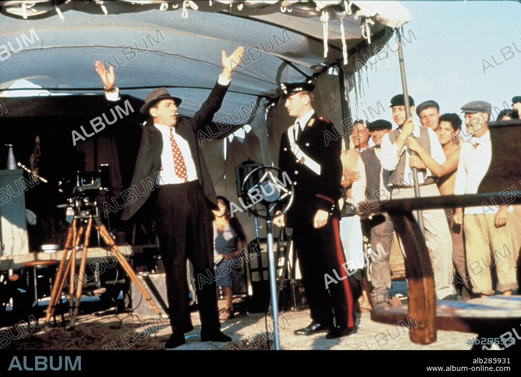 SERGIO CASTELLITTO en EL HOMBRE DE LAS ESTRELLAS, 1995 (L' UOMO DELLE STELLE), dirigida por GIUSEPPE TORNATORE.