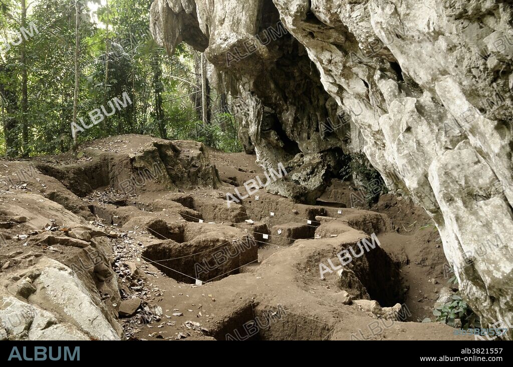 Gua Teluk Kelawar is a rock shelter in the Bukit Kepala Gajah limestone hill (= Bukit) and is part of the newly inscribed (2012)World Heritage Site near Lenggong, Perak, Malaysia. Human burials dating to ~8,400 BP, stone, tools, animals bones and snail shells have been excavated.