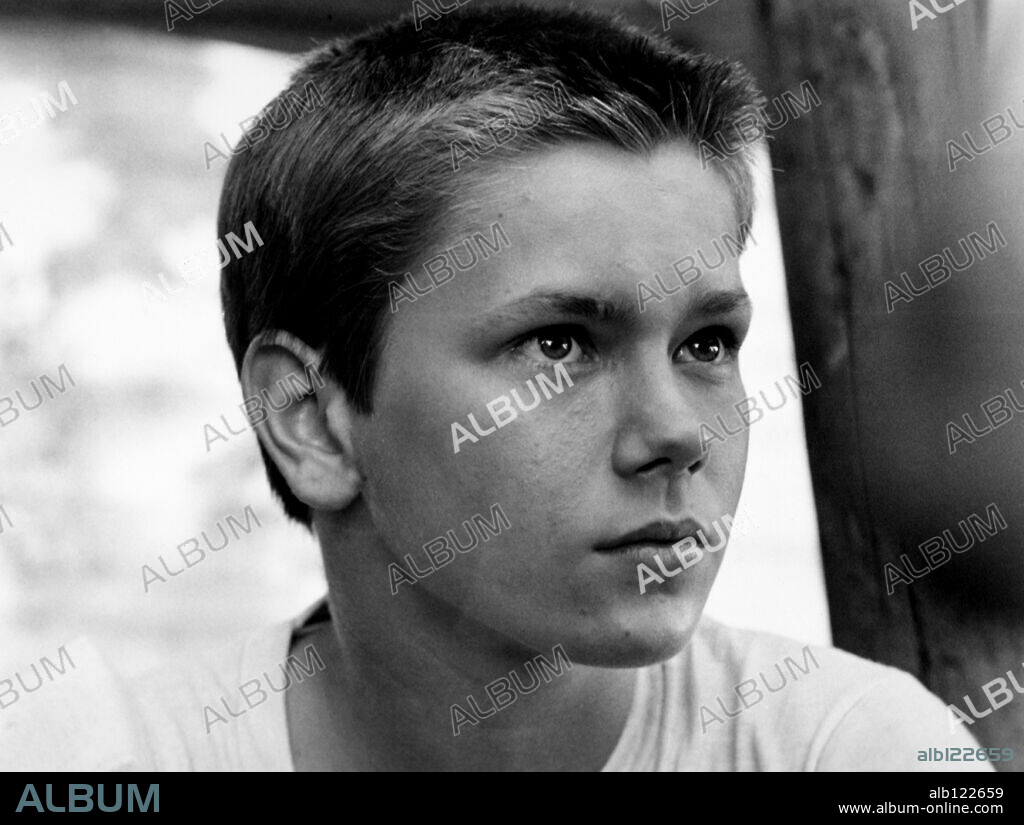 RIVER PHOENIX en CUENTA CONMIGO, 1986 (STAND BY ME), dirigida por ROB REINER. Copyright COLUMBIA PICTURES.