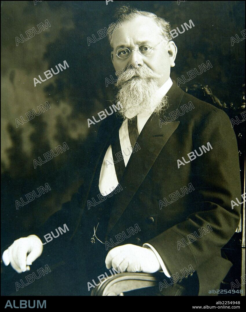 CARRANZA , VENUSTIANO. POLITICO MEXICANO. 1859 - 1920. PRESIDENTE DE LA REPUBLICA EN 1917. REPRODUCCION FOTO , AÑO 1917.