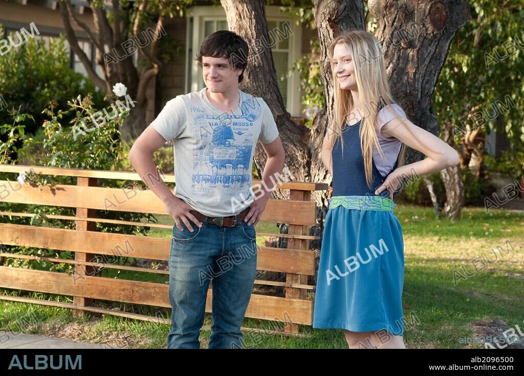 JOSH HUTCHERSON y MIA WASIKOWSKA en LOS CHICOS ESTAN BIEN, 2010 (THE KIDS ARE ALL RIGHT), dirigida por LISA CHOLODENKO. Copyright 10 TH HOLE PRODUCTIONS/ANTIDOTE FILMS/ARTIST INTERNATIONAL.