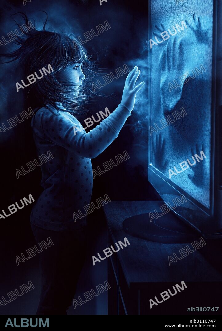 KENNEDI CLEMENTS en POLTERGEIST, 2015, dirigida por GIL KENAN. Copyright FOX 2000 PICTURES/METRO-GOLDWYN-MAYER/GHOST HOUSE PICTURES.