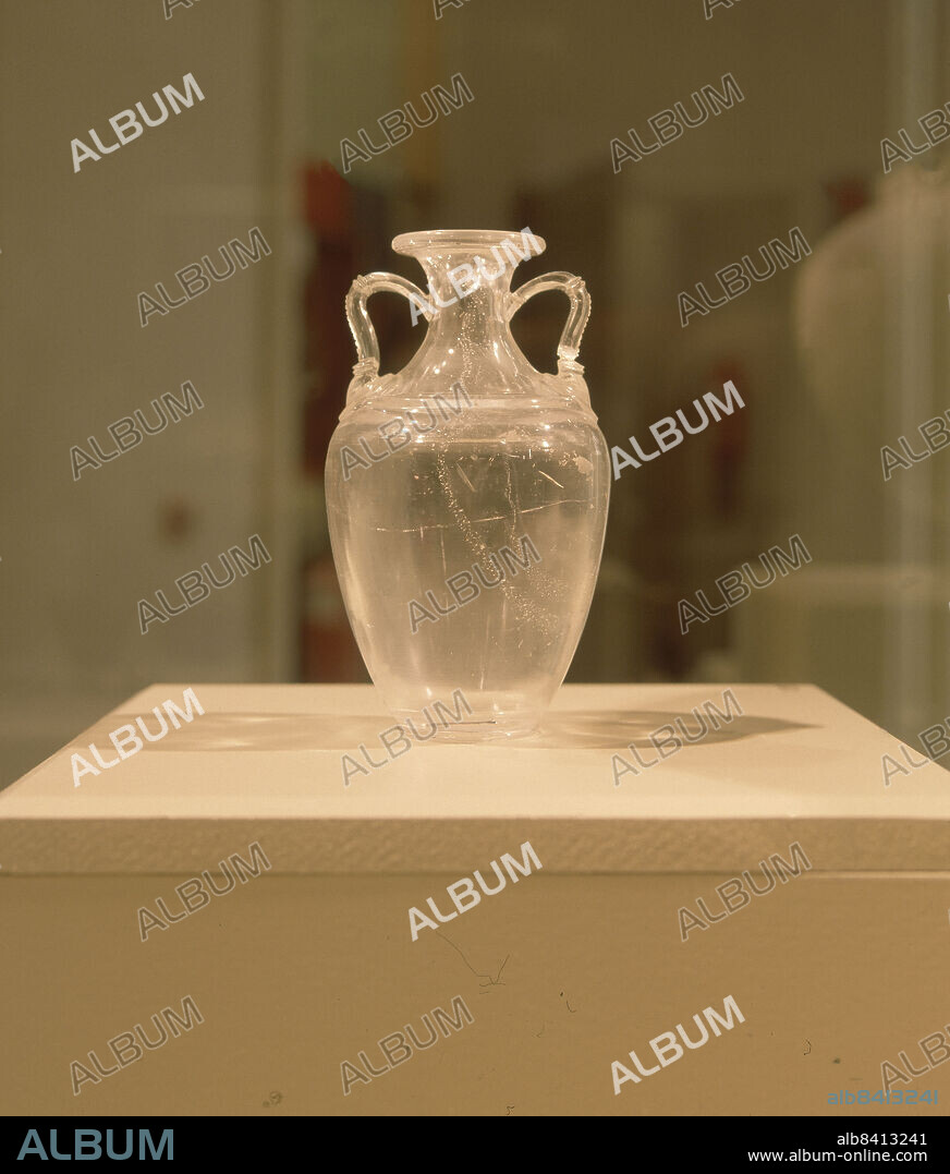 VASIJA DE CRISTAL DE ROCA -  S I - PROCEDE DEL AJUAR FUNERARIO DE LA CALLE ESCALZO.