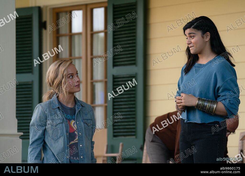 BRIE LARSON y IMAN VELLANI en THE MARVELS, 2023, dirigida por NIA DACOSTA. Copyright MARVEL STUDIOS.