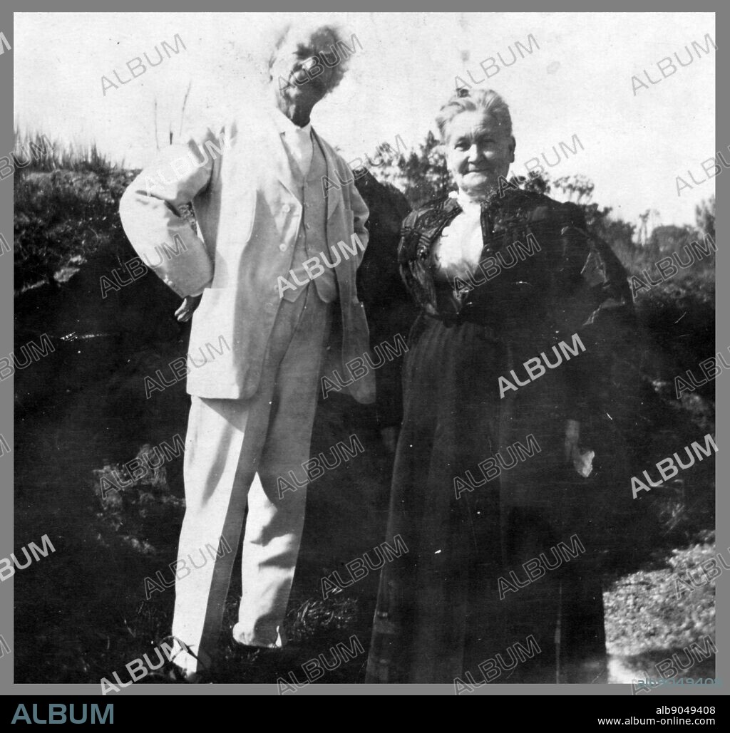 Mark Twain with Anna Laura (Elizabeth) Hawkins Frazer, who was the inspiration for Twain's character Becky Thatcher in Tom Sawyer and Huckleberry Finn 1905.
